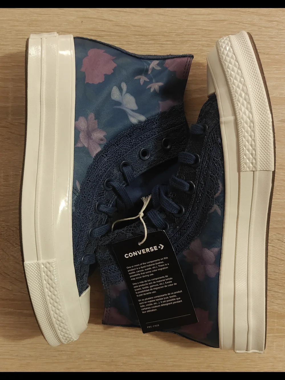Converse Chuck 70 Floral Satin Low Top Sneakers Women’s 7 Men’s 5